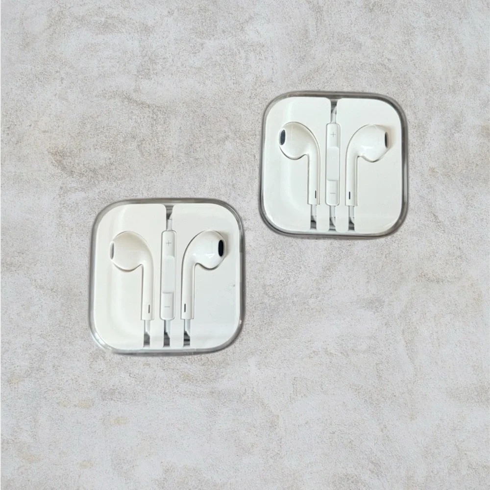 NWT Apple Old-School White Wired Earphones